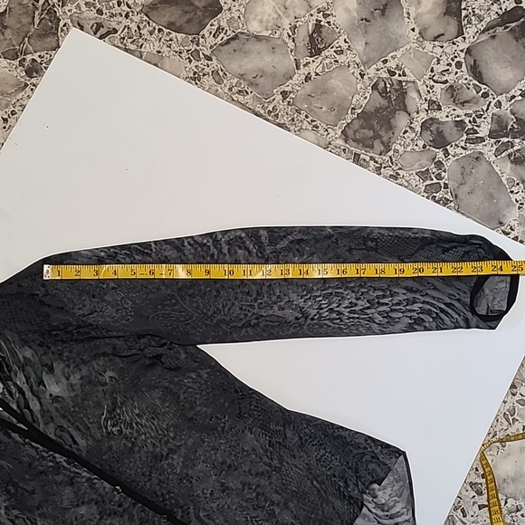 Tahari Long Sheer Blouse Snakeskin Black Gray Print Button Down Top - Picture 11 of 12